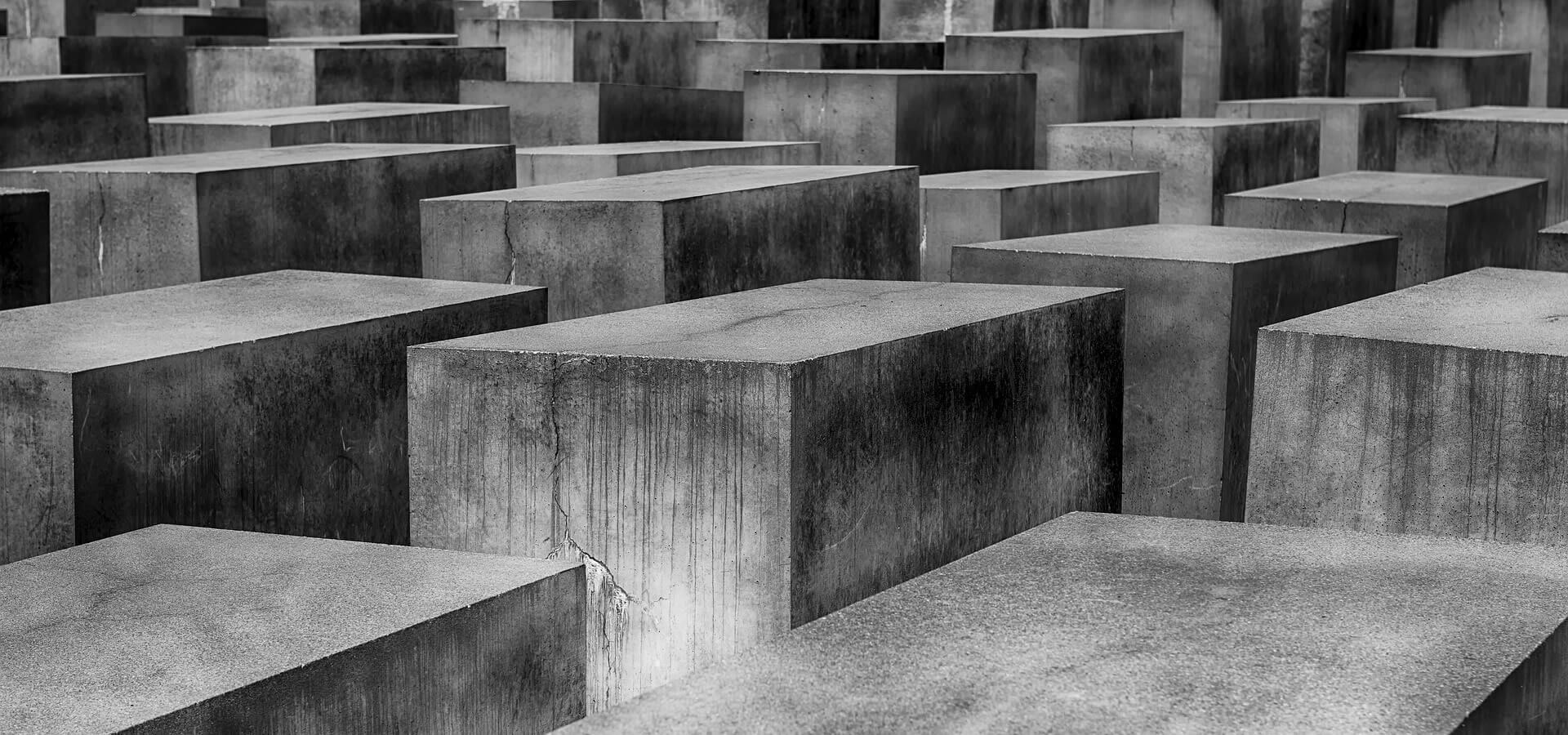 holocaust-1621728_1920.jpg